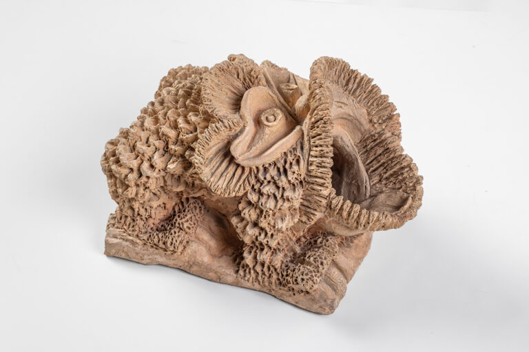 Stanisław Zagajewski Zvíře, 1989, pálená hlína, 29,5 x 43 x 27 cm, sbírka Andrzeje Kwasiborského, Płock Stanisław Zagajewski Zvíře, 1989, pálená hlína, 29,5 x 43 x 27 cm, sbírka Andrzeje Kwasiborského, Płock