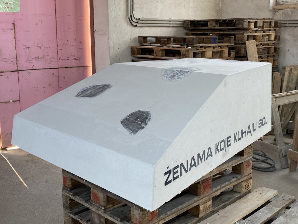 Ilona Németh - Marián Ravasz, Monument to women who cooked salt