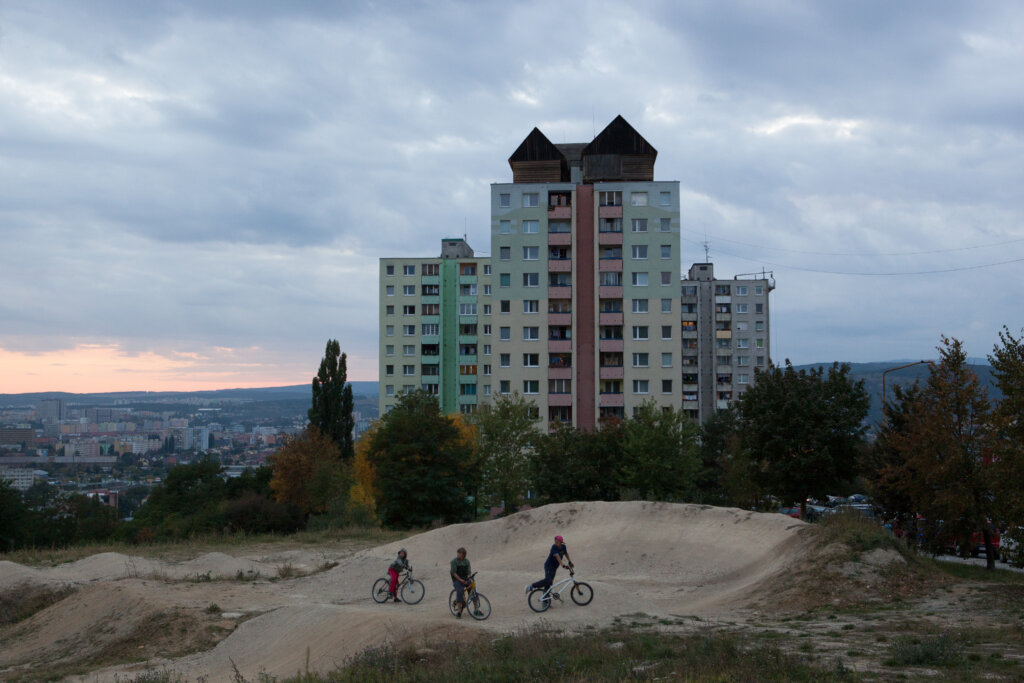Tomáš Džadoň, Pamätník ľudovej architektury, 2013–2016, site-specific instalace, Košice. Foto: archiv autora