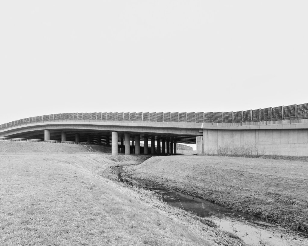 Tytus Szabelski, Ta fasáda je lež (Situace, pohled #10), Distribuční centrum Amazon POZ2, Świebodzin